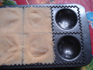 2010 08 30_0565 Moule à raviolis maison