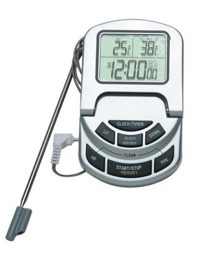 utiiser une sonde un thermomètre pour cuire une pièce de viande 