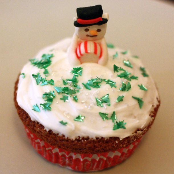 Cupcake Bonhomme de neige (by Over-Cookée) Cupcake Bonhomme de neige blog de cuisine Over-Cookée